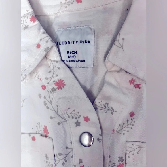 Size small celebrity pink utility style floral romper with snap buttons so cute - Picture 5 of 5